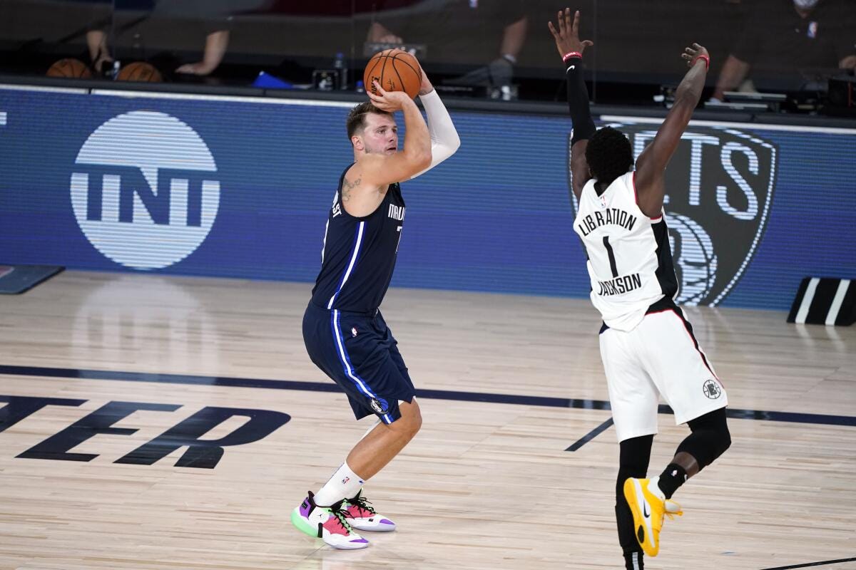 Luka Doncic hits winning 3 in Mavericks' victory over Clippers - Los  Angeles Times