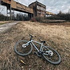 Kim do diaska jest Mr Q?