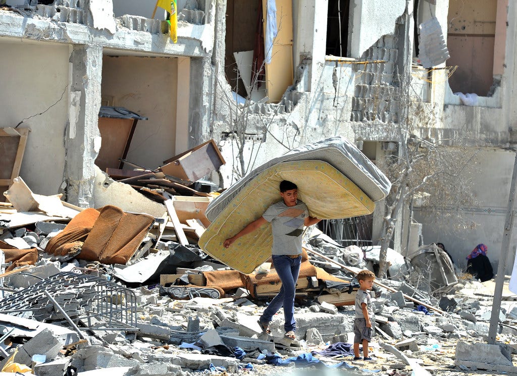 Scenes from Gaza Crisis 2014 | A Palestinian searches throug… | Flickr Scenes from Gaza Crisis 2014 | A Palestinian searches throug… | Flickr