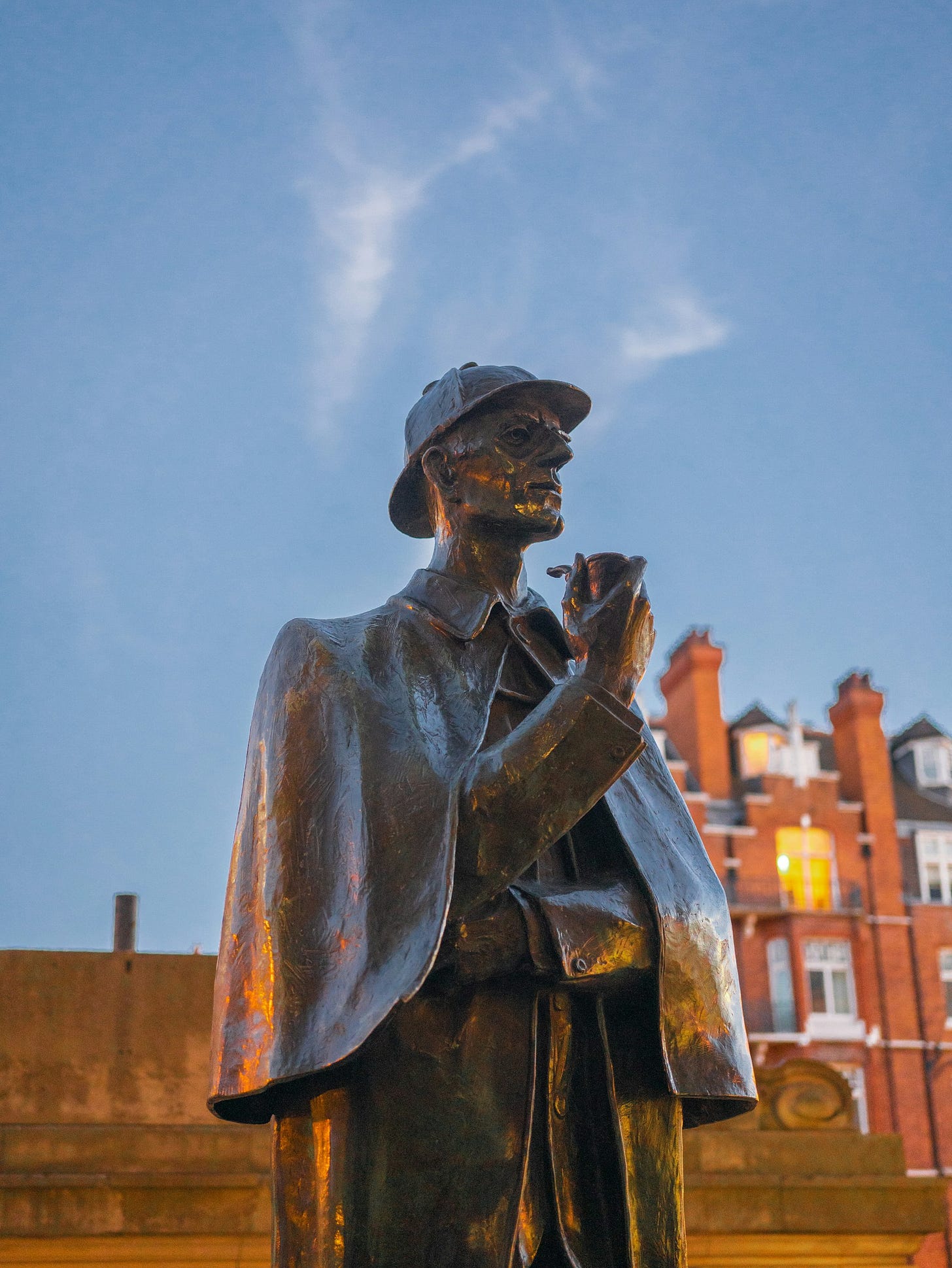 A Sherlock Holmes statue near Baker Street Station, London. Photo by huan yu on Unsplash