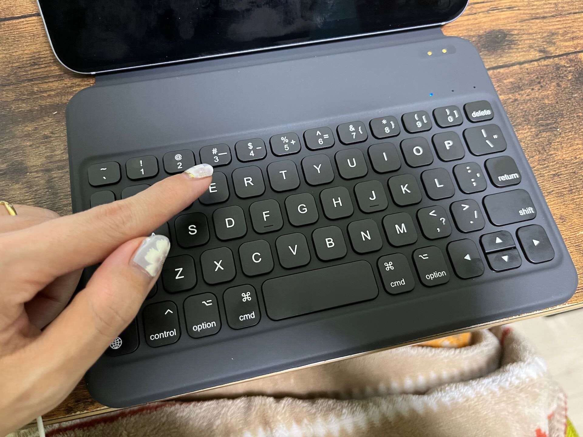 74：iPadアクセサリーはマグネットでの簡単着脱システムが重要 - by