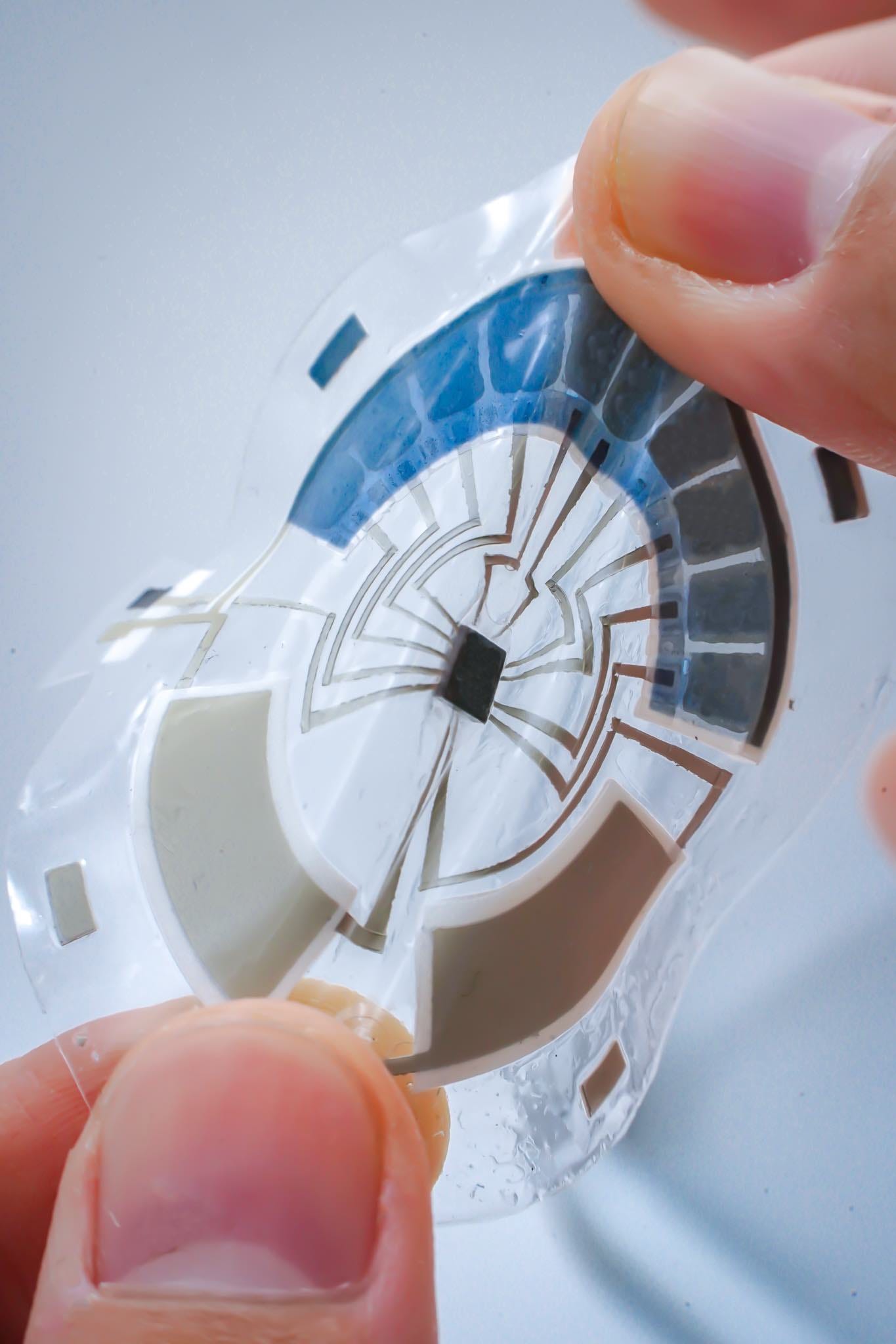 The patch can be stretched 20% repeatedly without affecting its performance. The patch can be stretched 20% repeatedly without affecting its performance.