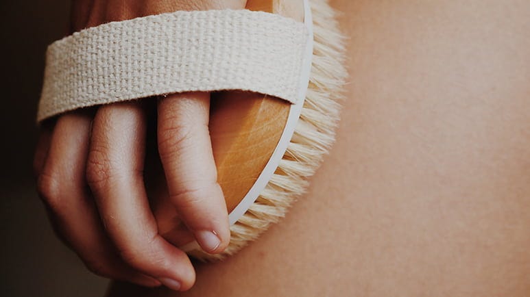 dry brushing skin