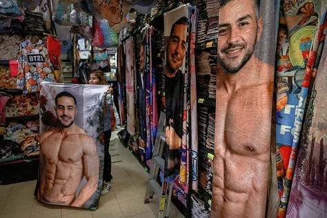 Las toallas de Harfuch causan furor en tianguis