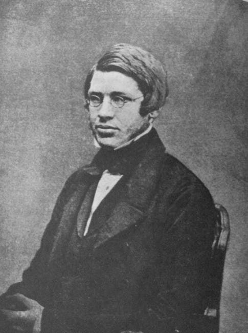 Alfred Wallace, bésicles sur le nez, raie sur le côté, l'air un peu maussade, avant de révolutionner les sciences naturelles Alfred Wallace, bésicles sur le nez, raie sur le côté, l'air un peu maussade, avant de révolutionner les sciences naturelles