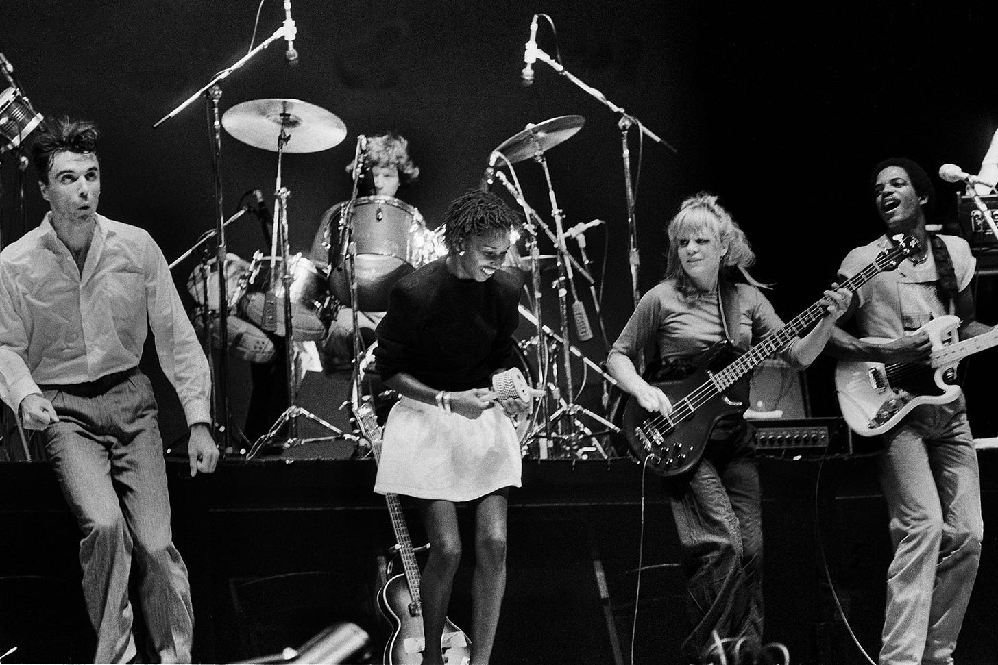 American New Wave group Talking Heads perform onstage at the Poplar Creek Music Theater, Hoffman Estates, Illinois, August 16, 1982. Pictured are, from left, David Byrne, Chris Frantz (on drums), Dolette McDonald, Tina Weymouth (on bass), and Alex Weir (on guitar). (Photo by Paul Natkin/Getty Images)