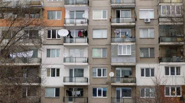 Настъпва ли краят на панелните блокове, строени през 60-те години на 20 век - От деня - БНР Новини Настъпва ли краят на панелните блокове, строени през 60-те години на 20 век - От деня - БНР Новини