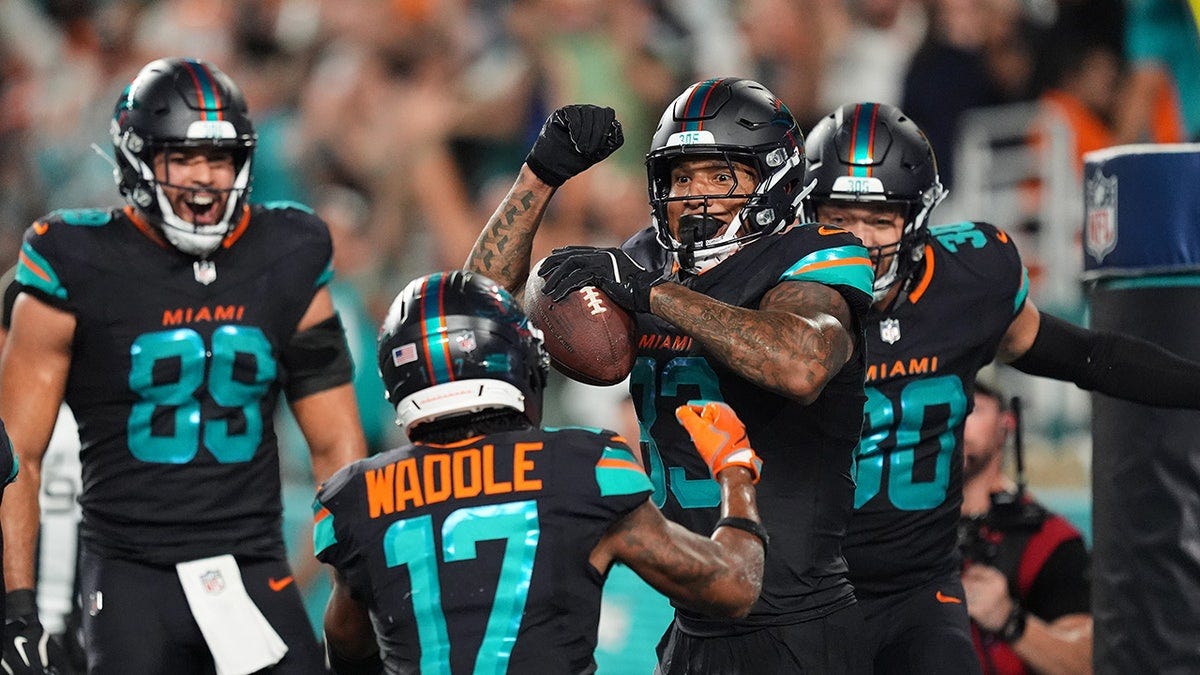 Darren Waller puts on vintage performance to help Dolphins grab first win  of 2025 season