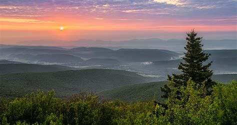 Hazy Sunrise Over the Appalachian Mountains. Bear Rocks Preserve, WV [1317x700] [OC] : r/EarthPorn