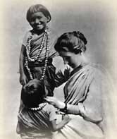 Amy_Carmichael_with_children