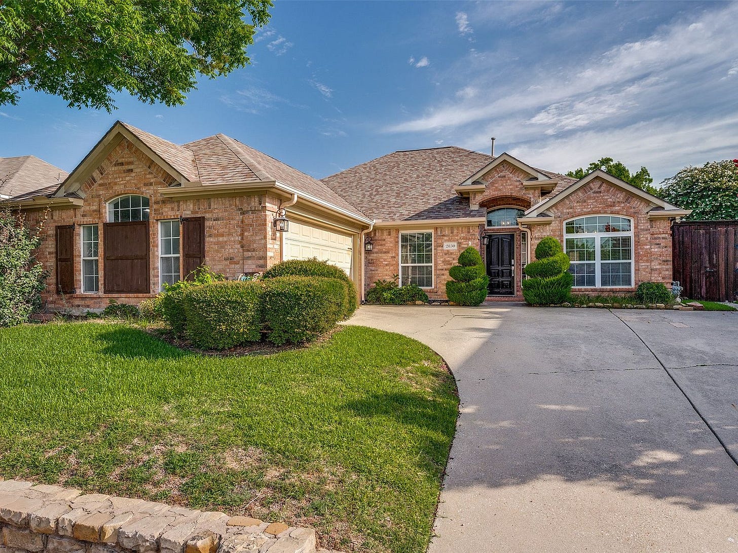 Mid-Term 4-Bed property listing
