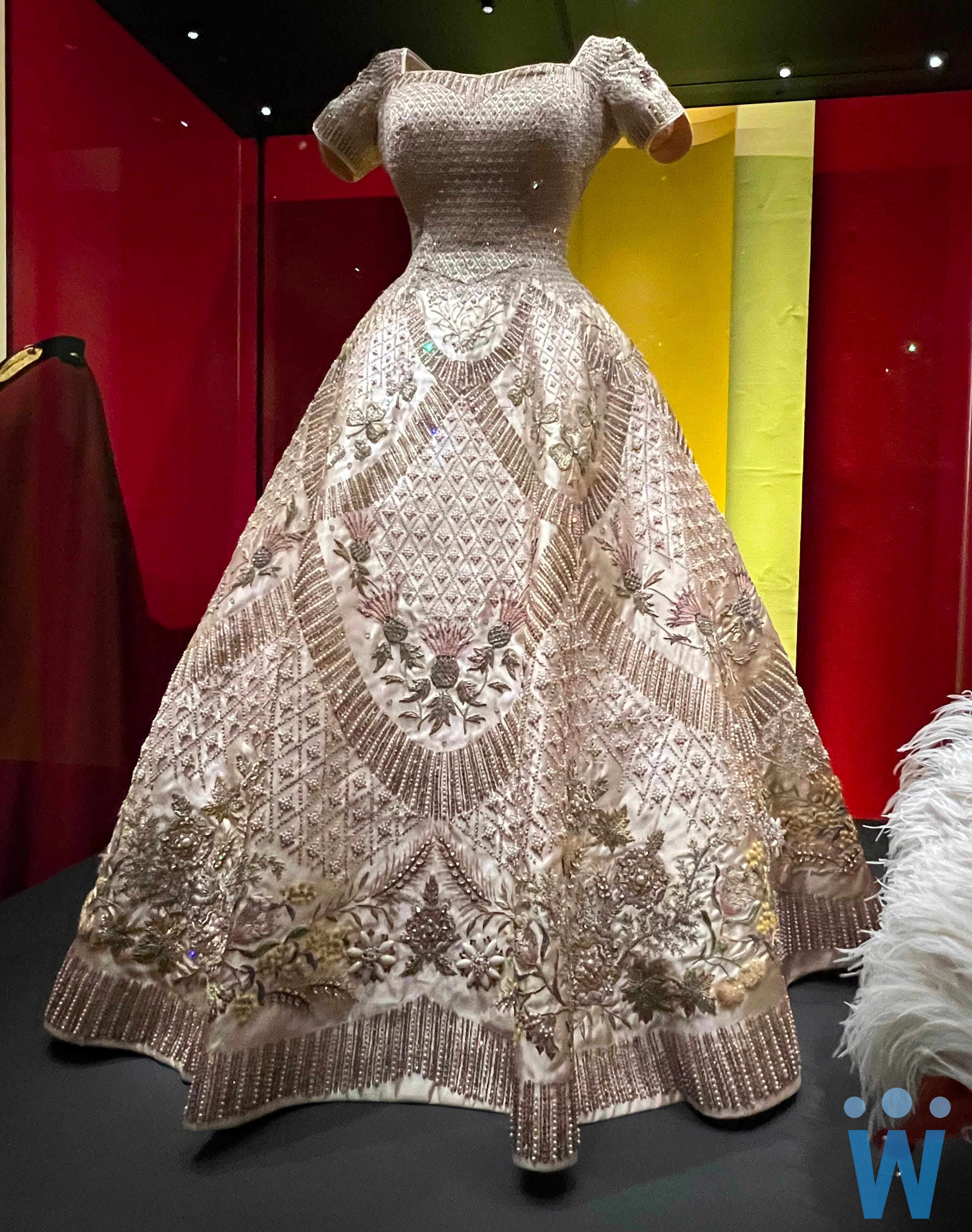 modern coronation dress The Queen's Maple Leaf Style: The coronation gown