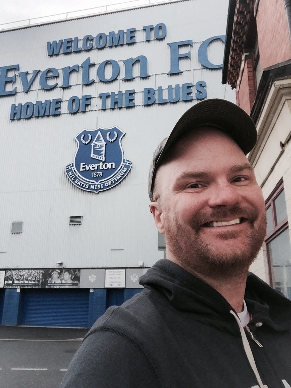 Substack profile picture for @everton