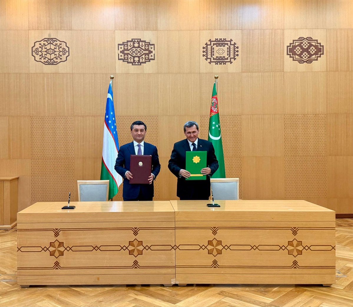 🇺🇿🇹🇲Uzbekistan and Turkmenistan sign agreements to strengthen diplomatic and information security cooperation. The two countries signed a package of bilateral documents aimed at expanding political dialogue, enhancing cooperation between their ... 🇺🇿🇹🇲Uzbekistan and Turkmenistan sign agreements to strengthen diplomatic and information security cooperation. The two countries signed a package of bilateral documents aimed at expanding political dialogue, enhancing cooperation between their ...