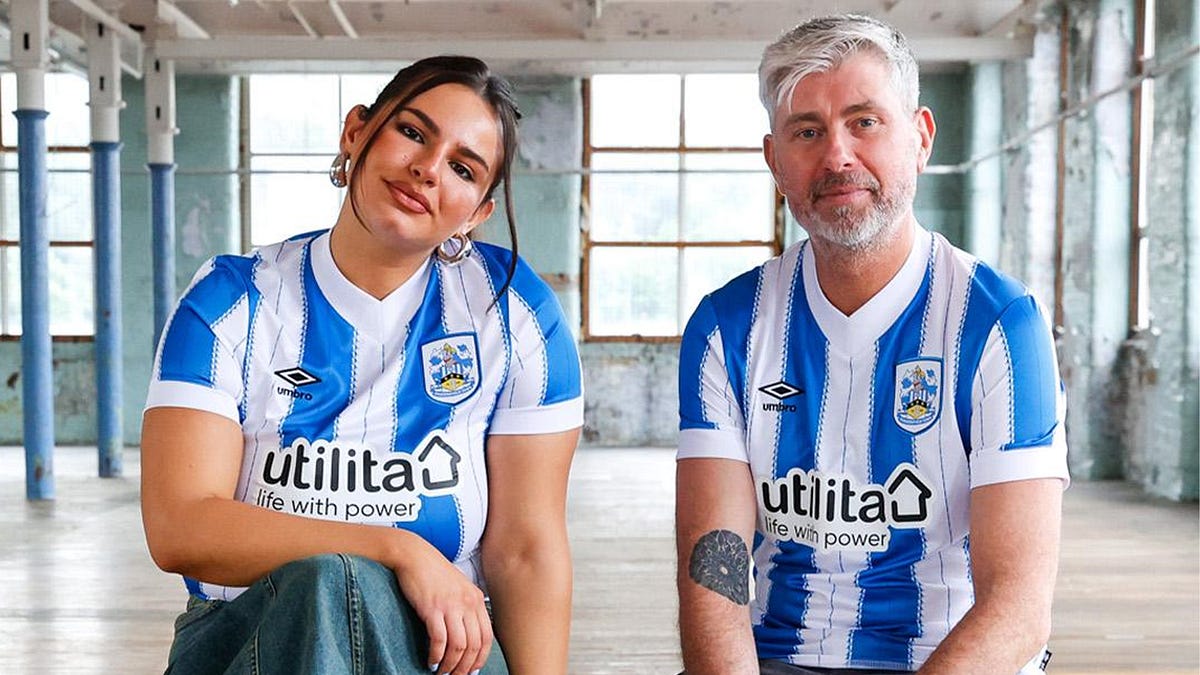 T-shirt Huddersfield Town Noir XL - Coton, Manches Courtes, Logo Des Terriers - Occasion Très Bon état