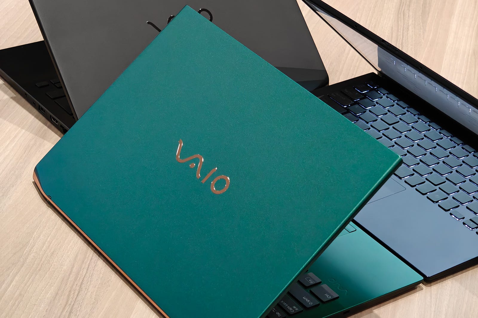 VAIO's fancy SX14-R laptop focuses on looks, portability and