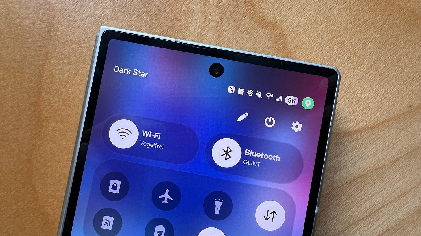 An Android phone showing US Mobile's Dark Star network tag. An Android phone showing US Mobile's Dark Star network tag.
