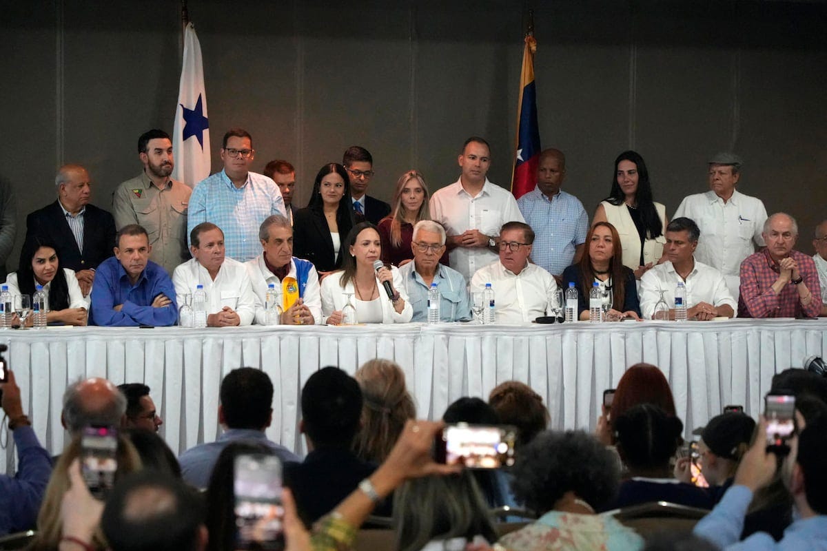 El conclave de la oposición venezolana en Panamá, el pacto que define la  candidatura de María Corina Machado Sigue este link para más información en  https://t.co/Hbi0ui4BQ0 📌. via @prensacom