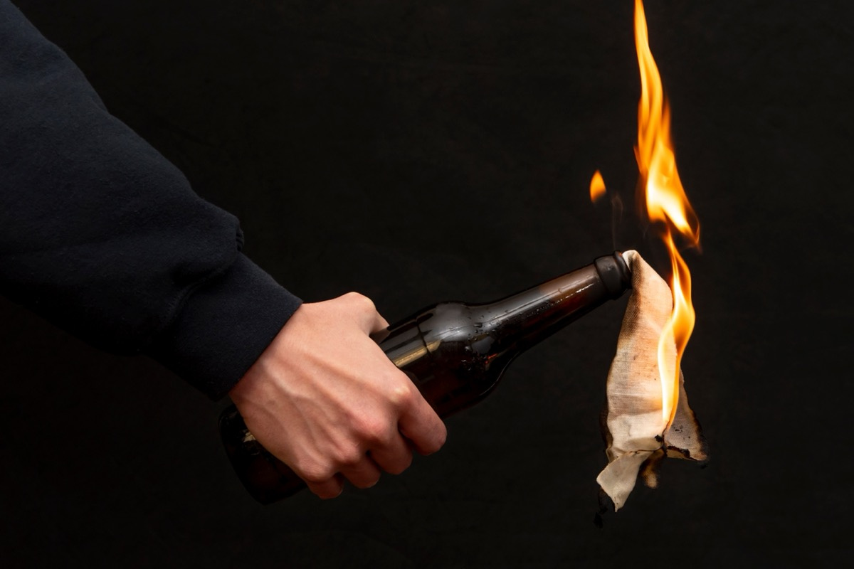 molotov cocktail Image: Anelo/shutterstock.com