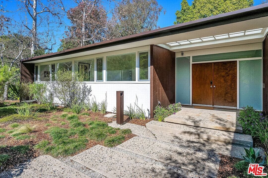 carousel photo #3 (MLS)