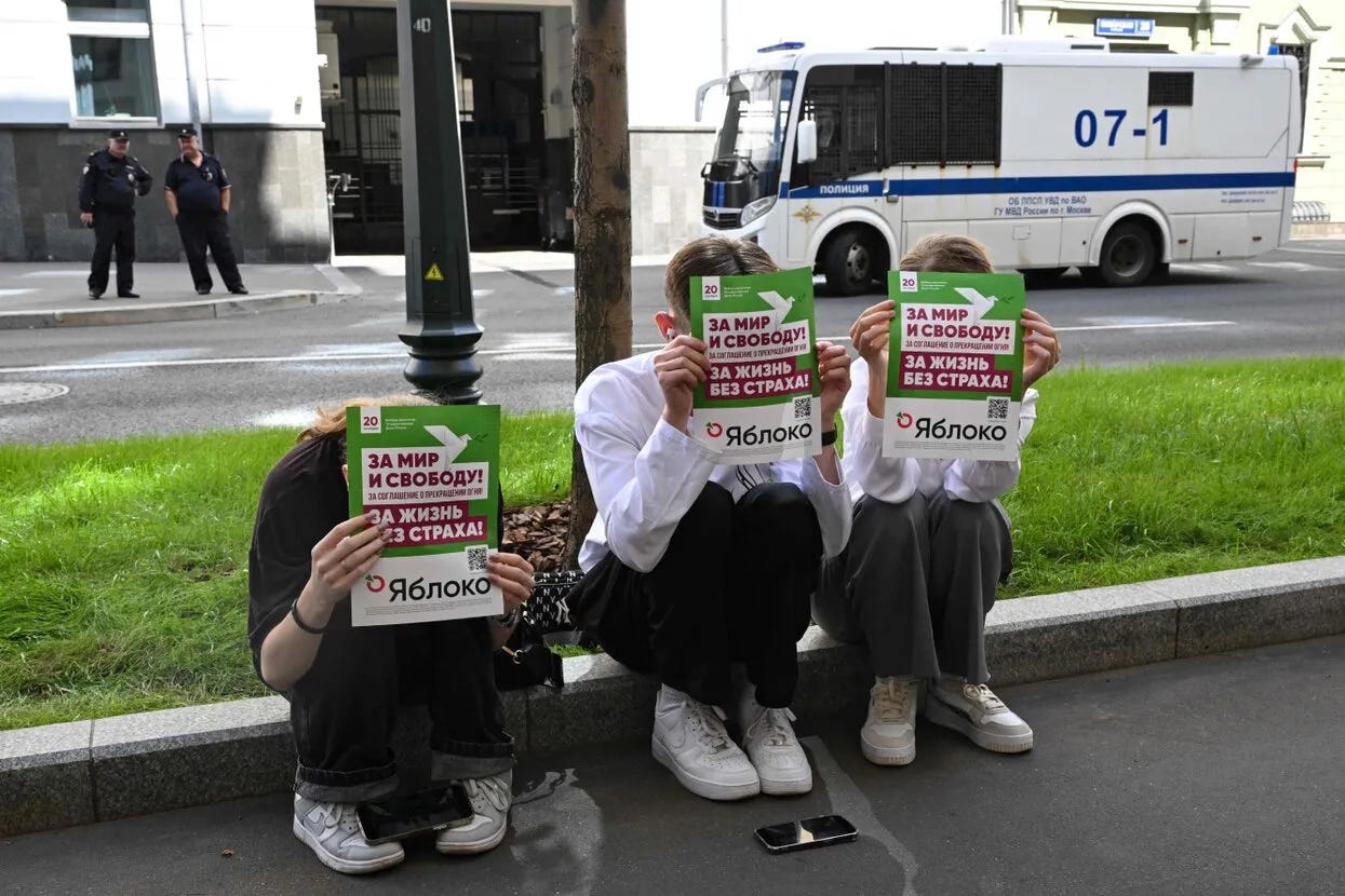 The Kremlin let Russia's only anti-war party, Yabloko, onto the ballot to  bleed protest votes. But when it started polling at 6%, the Supreme Court  stepped in. — Meduza