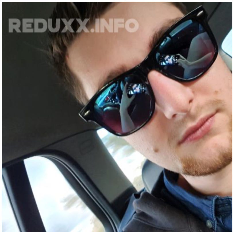 A person taking a selfie in a car

AI-generated content may be incorrect.