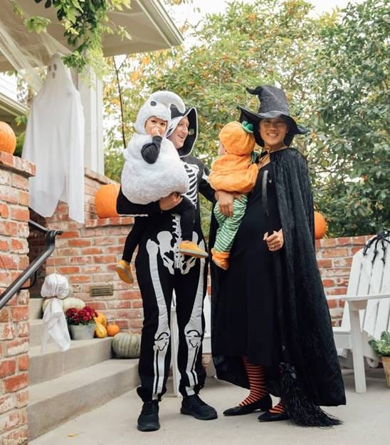 Immagine che contiene vestiti, calzature, persona, donna
Il contenuto generato dall'IA potrebbe non essere corretto. Immagine che contiene vestiti, calzature, persona, donna
Il contenuto generato dall'IA potrebbe non essere corretto.