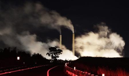 Steam and other emissions rise from a coal-fired power station near Lithgow, 120 km (75 miles) west of Sydney, July 7, 2011. REUTERS/Daniel Munoz Steam and other emissions rise from a coal-fired power station near Lithgow, 120 km (75 miles) west of Sydney, July 7, 2011. REUTERS/Daniel Munoz