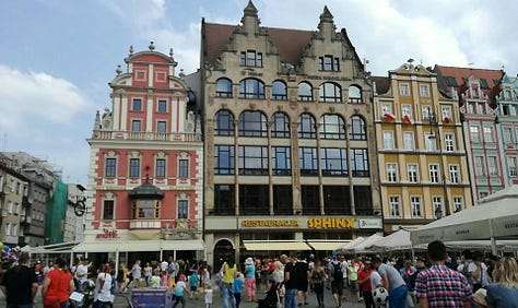 Images of several travel locations around the world in Nepal, Martinique, Romania, Australia, United States, Spain, Poland and Amsterdam.
