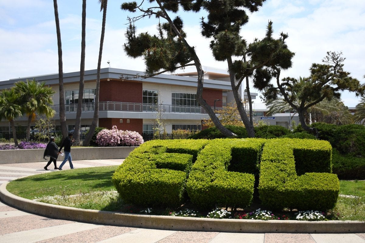 The El Camino College-shaped hedges bask in the sunlight near the Bookstore during spring break Tuesday, April 15. (Nikki Yunker | The Union)