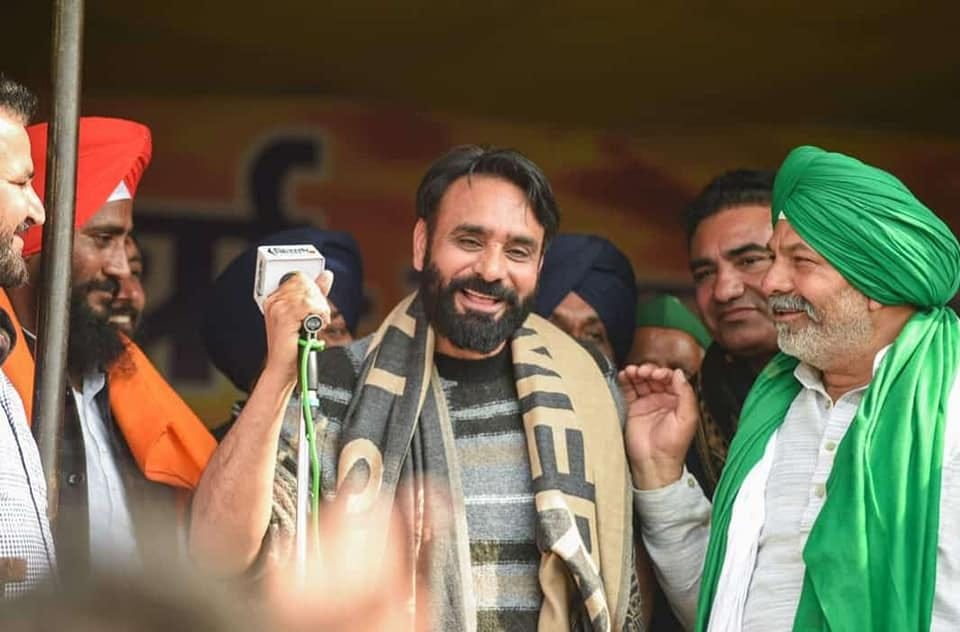 Punjabi singer Babbu Maan meets farmers at Ghazipur