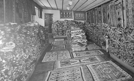 A room with many rugs and carpet

AI-generated content may be incorrect.