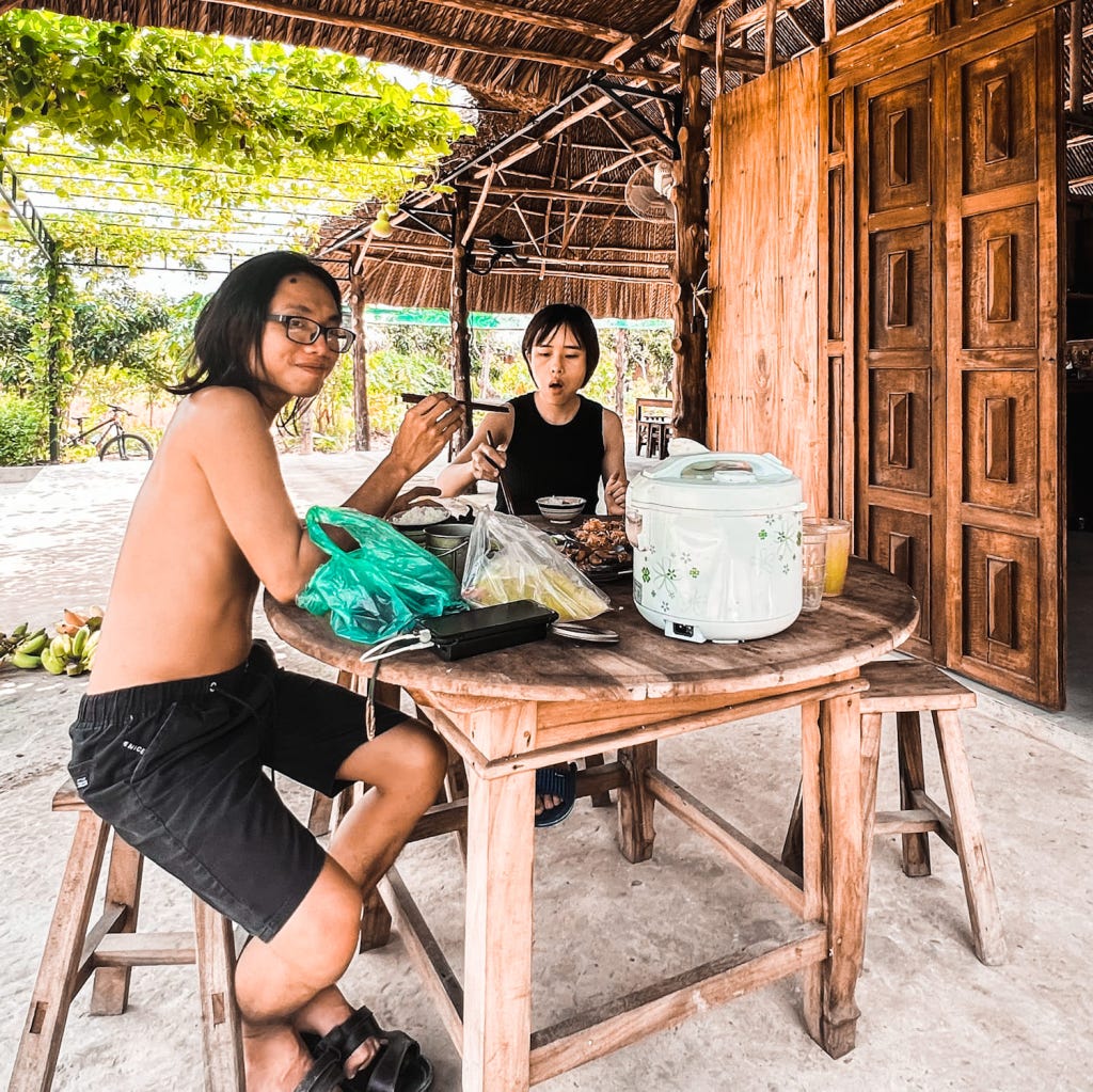 Ăn trưa địa phương Long Hồ Ăn trưa địa phương Long Hồ