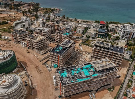 Little Athens. Η δόμηση στην πλευρά του ΑλίμουLittle Athens. Η δόμηση στην πλευρά του Αλίμου