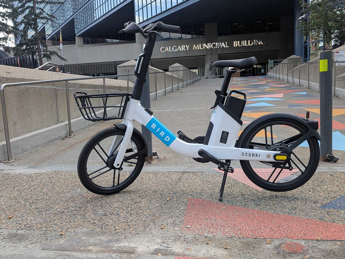 A maneuverable, compact e-bike perfect for casual riders and shorter trips. With an approachable and accessible design and smooth ride feel, the Explorer is ideal for exploring neighborhoods, campuses, and urban parks.