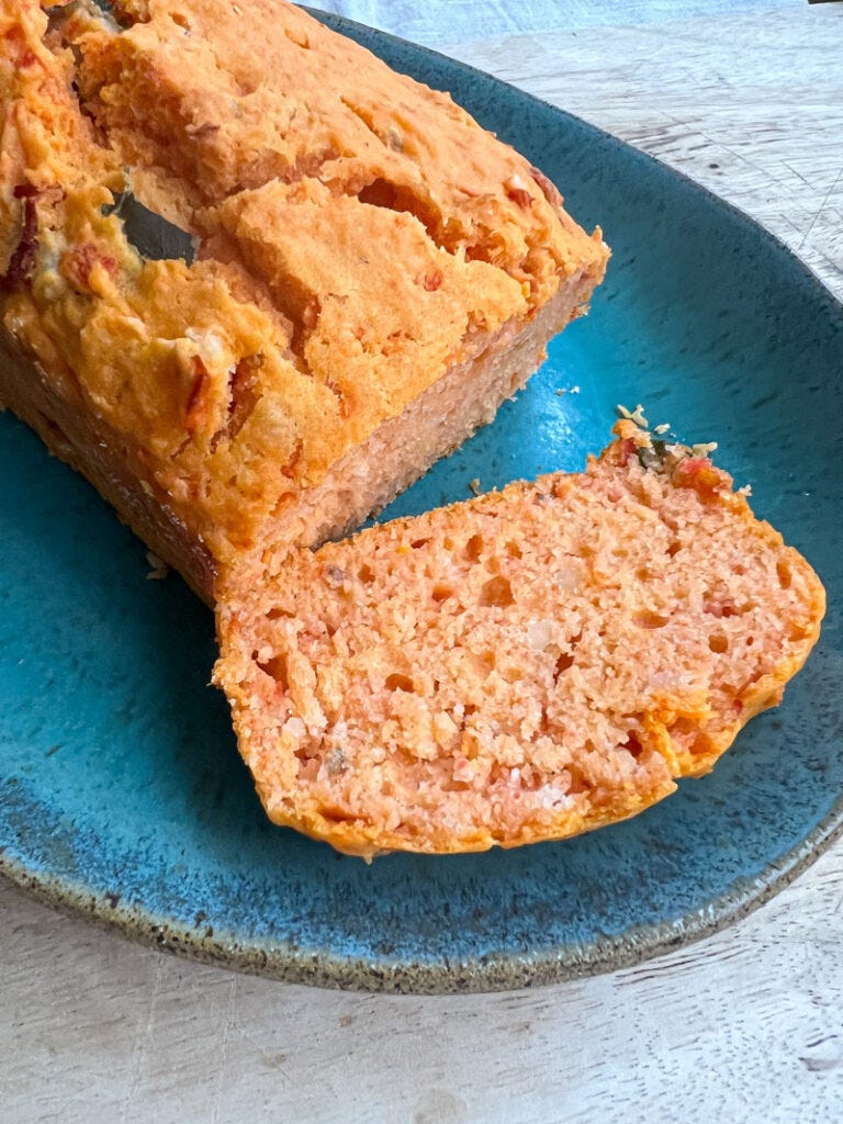 Bolo salgado de tomate