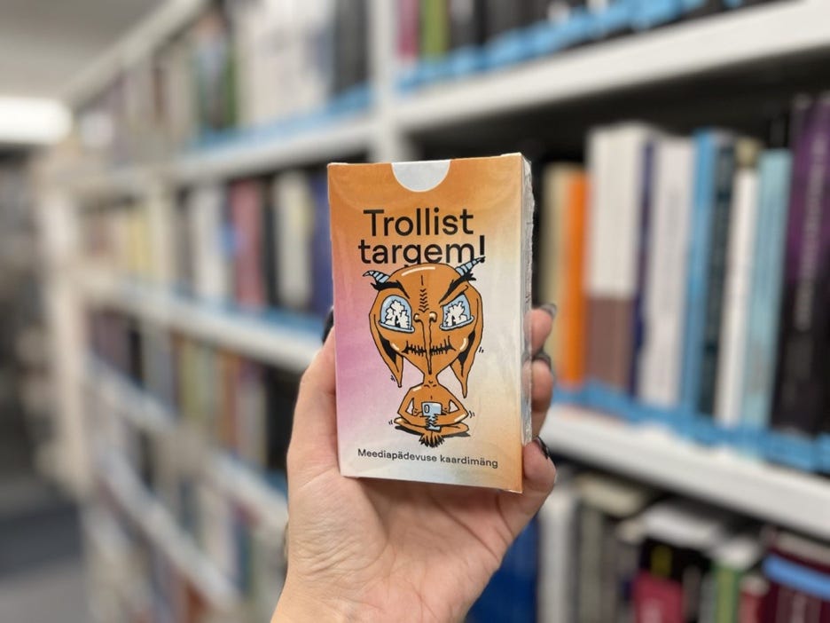 A hand holding a box of books

AI-generated content may be incorrect.