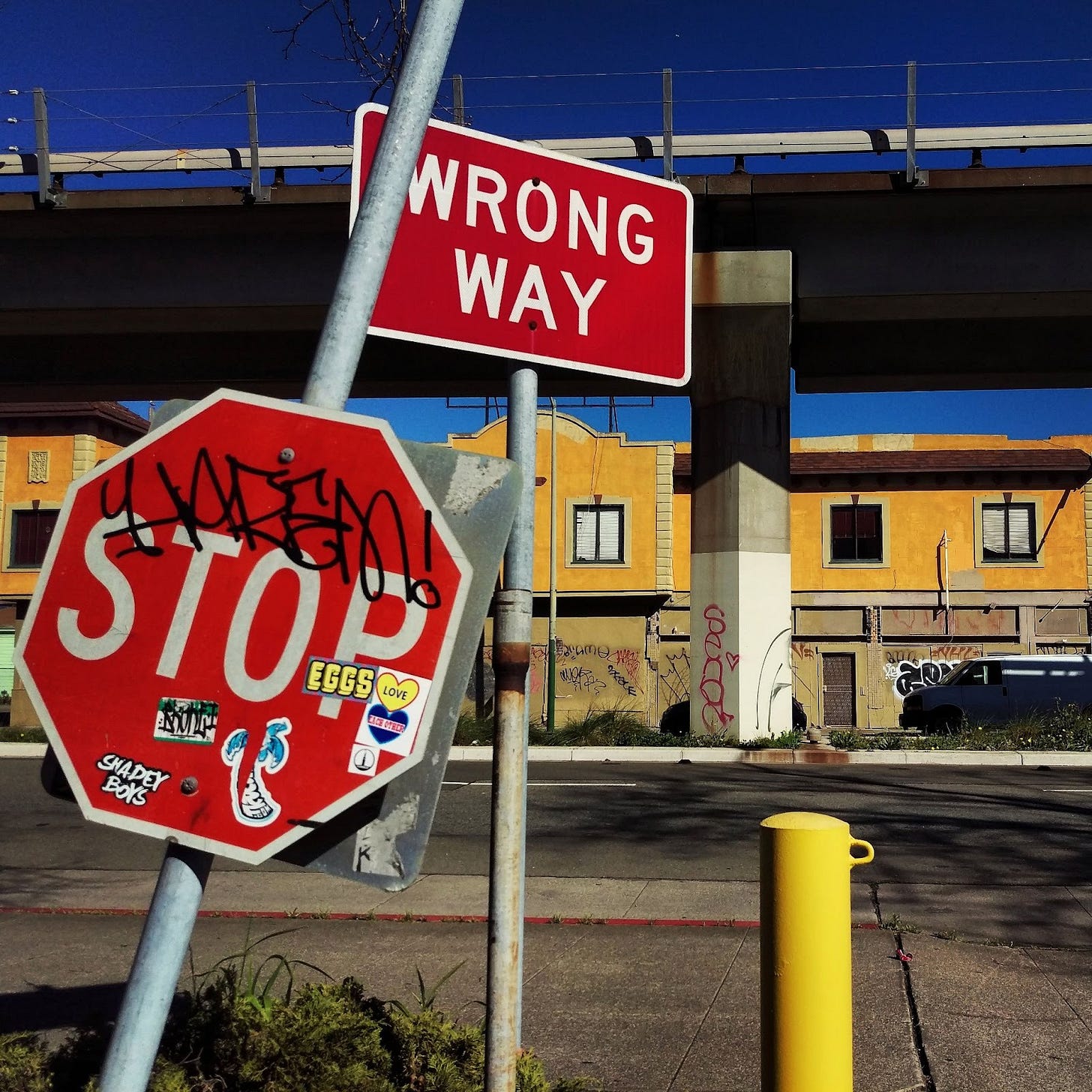 Street signs, 7th Street at Campbell Street. Oakland, California, Feb. 11, 2017. (Image source: Michael Patrick / Creative Commons)