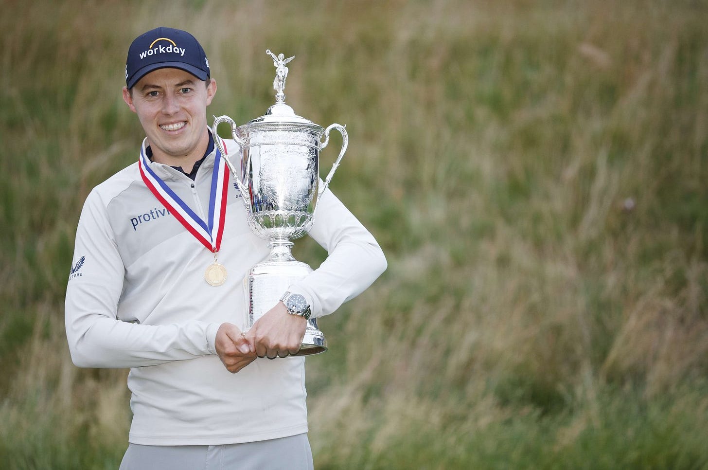 England&#039;s Matt Fitzpatrick celebrates with the U.S. Open Championship trophy, Brookline, Massachusetts, U.S., June 19, 2022. (AFP Photo)