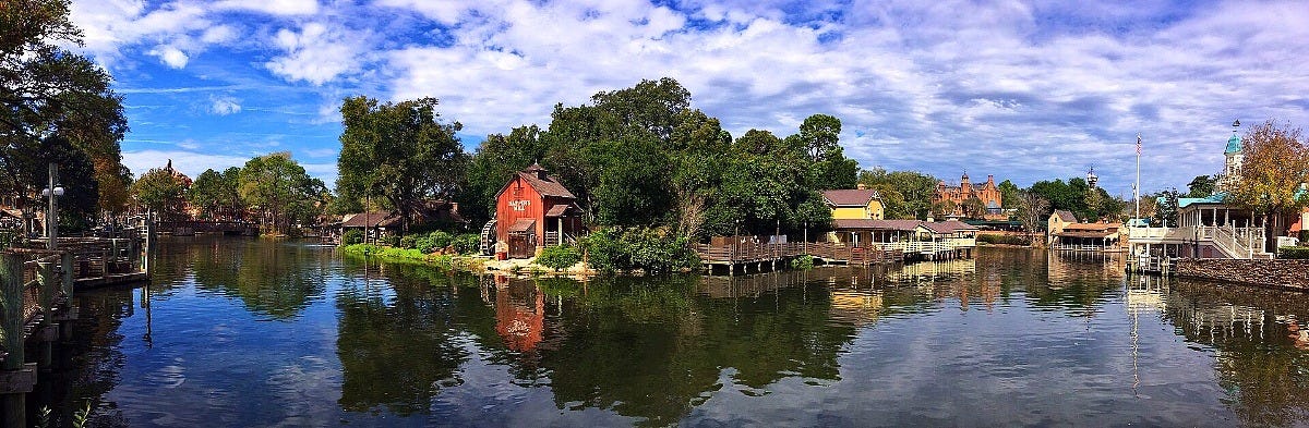 The Rivers of America and Tom Sawyer Island in 2017. Image: Chad Sparkes via Wikimedia Commons
