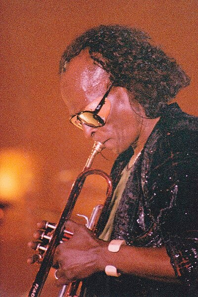 File:Miles Davis Strasbourg profil bis.jpg