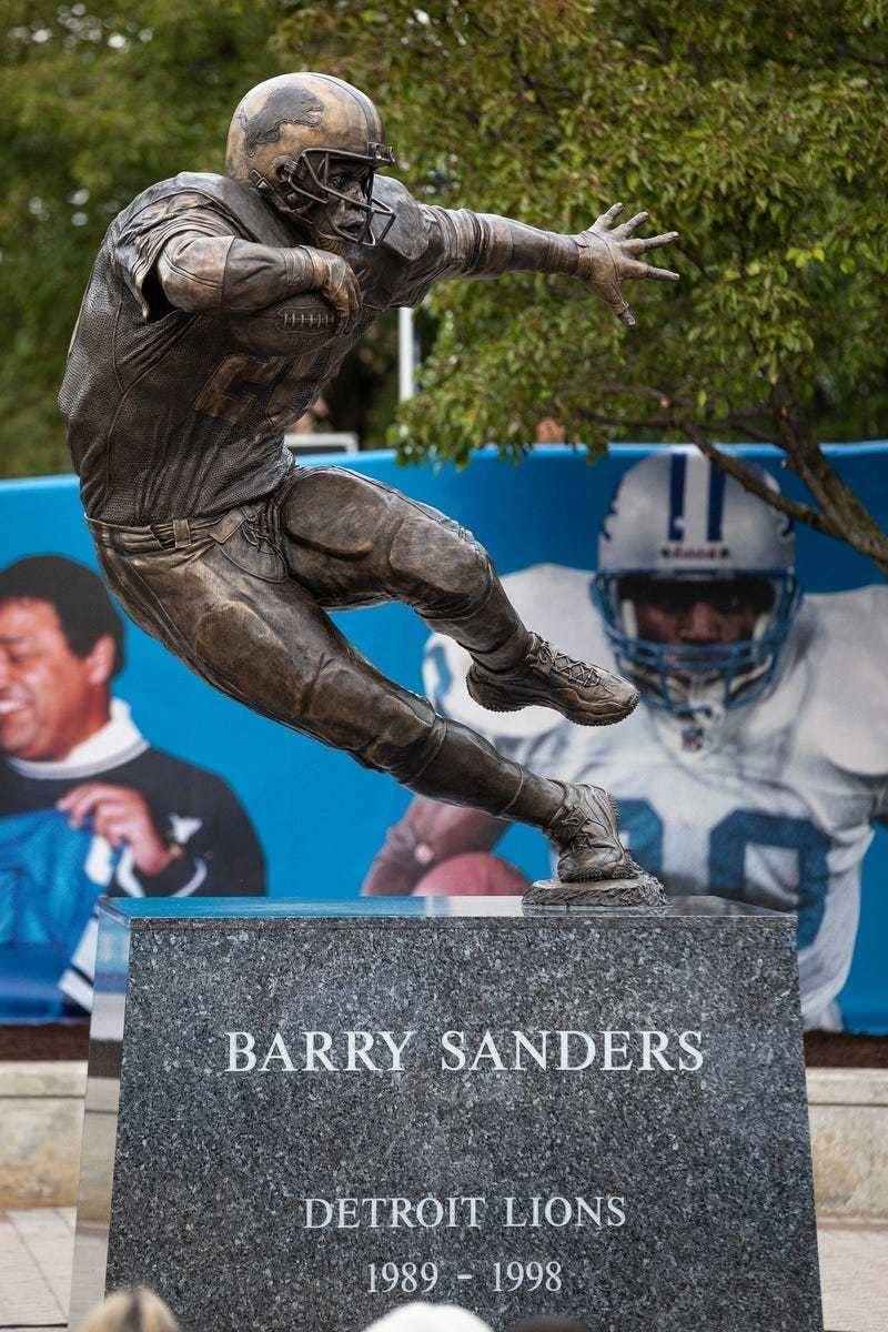 Statue of Lions legend Barry Sanders unveiled at Ford Field [VIDEO]