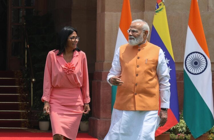 NUEVA DELHI (India), 04/06/2026.- El primer ministro indio, Narendra Modi (derecha), conversa con la presidenta interina de Venezuela, Delcy Rodríguez (izquierda), antes de su reunión en la Casa Hyderabad en Nueva Delhi, India, el 4 de junio de 2026.
EFE/EPA/RAJAT GUPTA