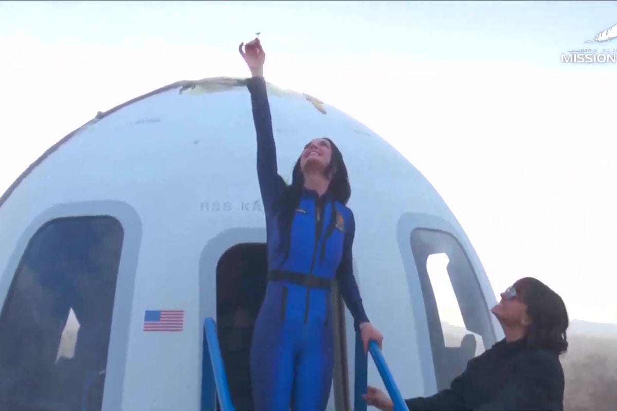 Katy Perry and all-female crew land safely after being blasted into space  on Blue Origin rocket | The Independent