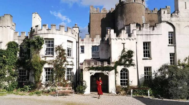 Who lives in Hunting Castle