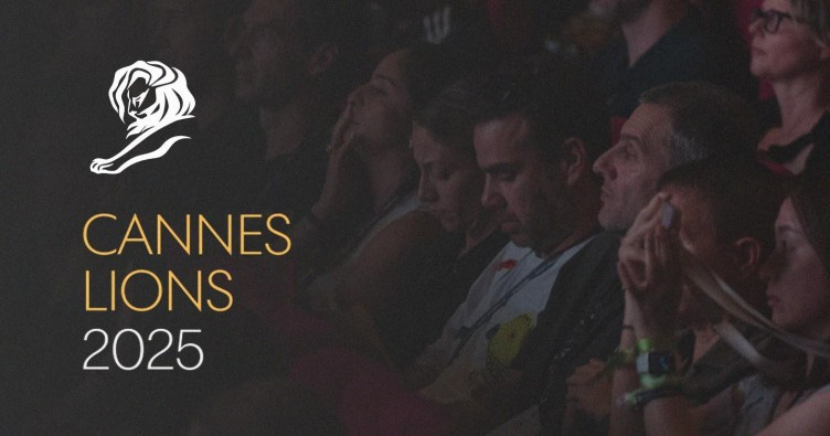 A group of people sitting in a crowd

AI-generated content may be incorrect.