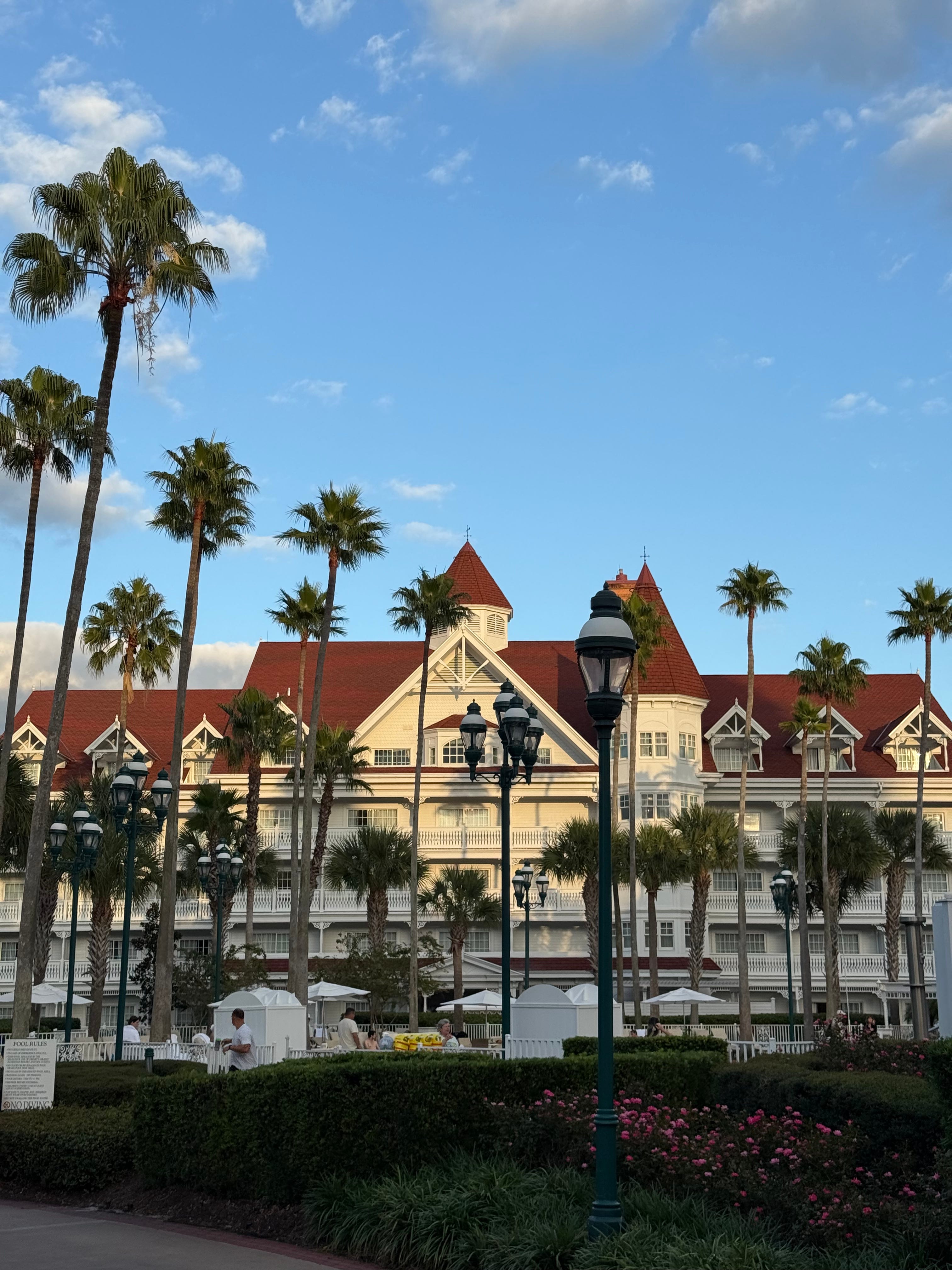 Our Guide to Disney - A Minute With Meg