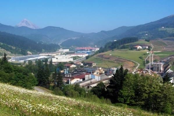 A landscape with a town and mountains

AI-generated content may be incorrect.