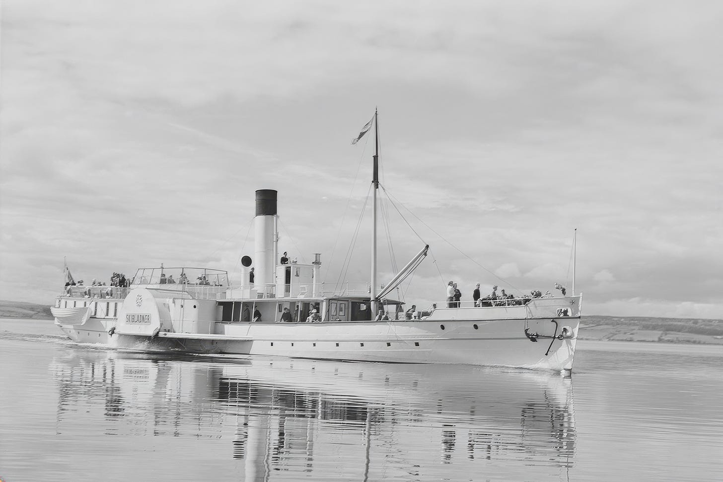 Skibladner on Mjøsa in the mid-1900s. | Normanns kunstforlag. Nasjonalbiblioteket nb.no. Public domain. Skibladner on Mjøsa in the mid-1900s. | Normanns kunstforlag. Nasjonalbiblioteket nb.no. Public domain.