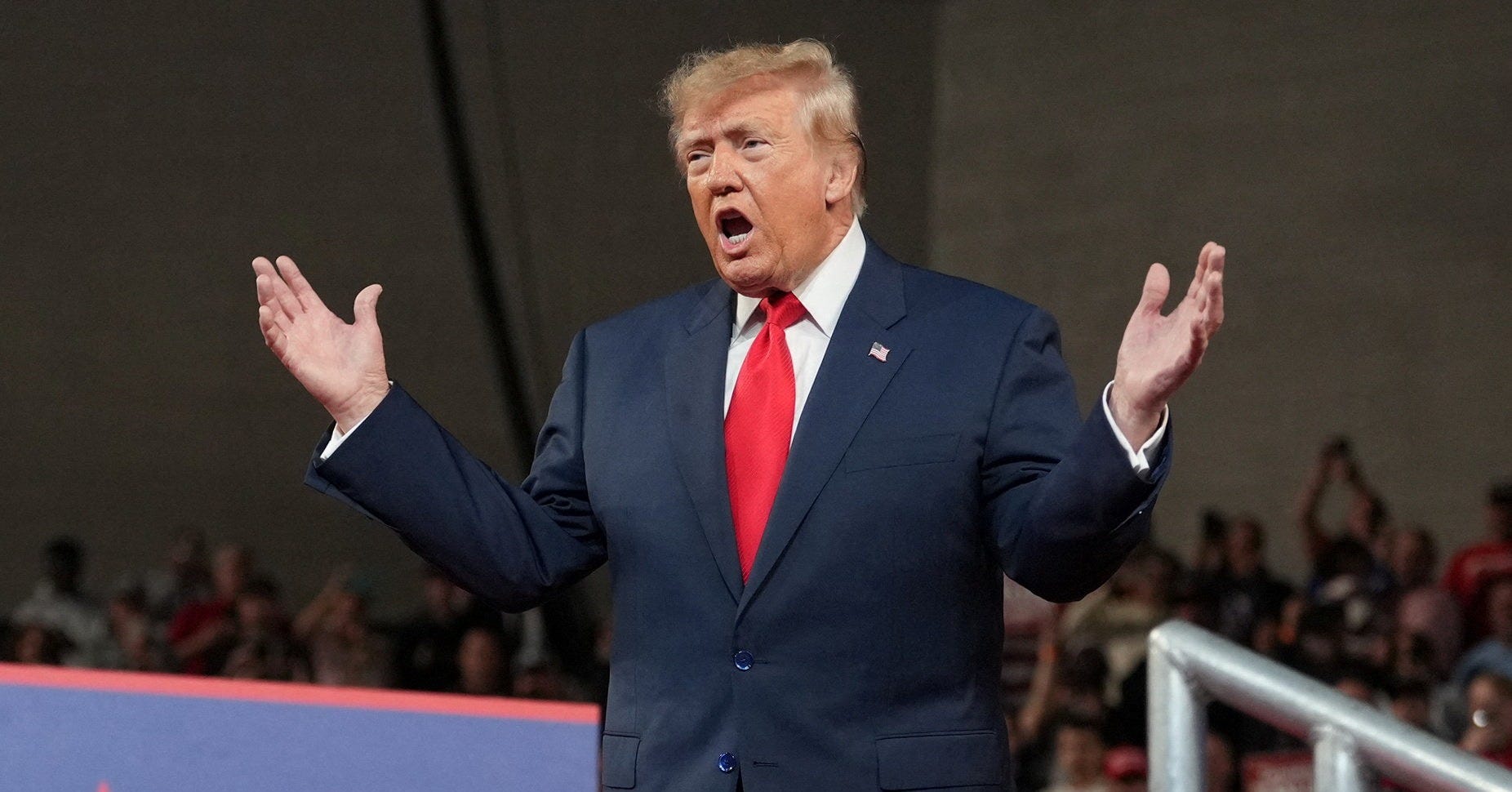 BREAKING: Trump Caps a Terrible Saturday by Insulting His Own Fans and ...